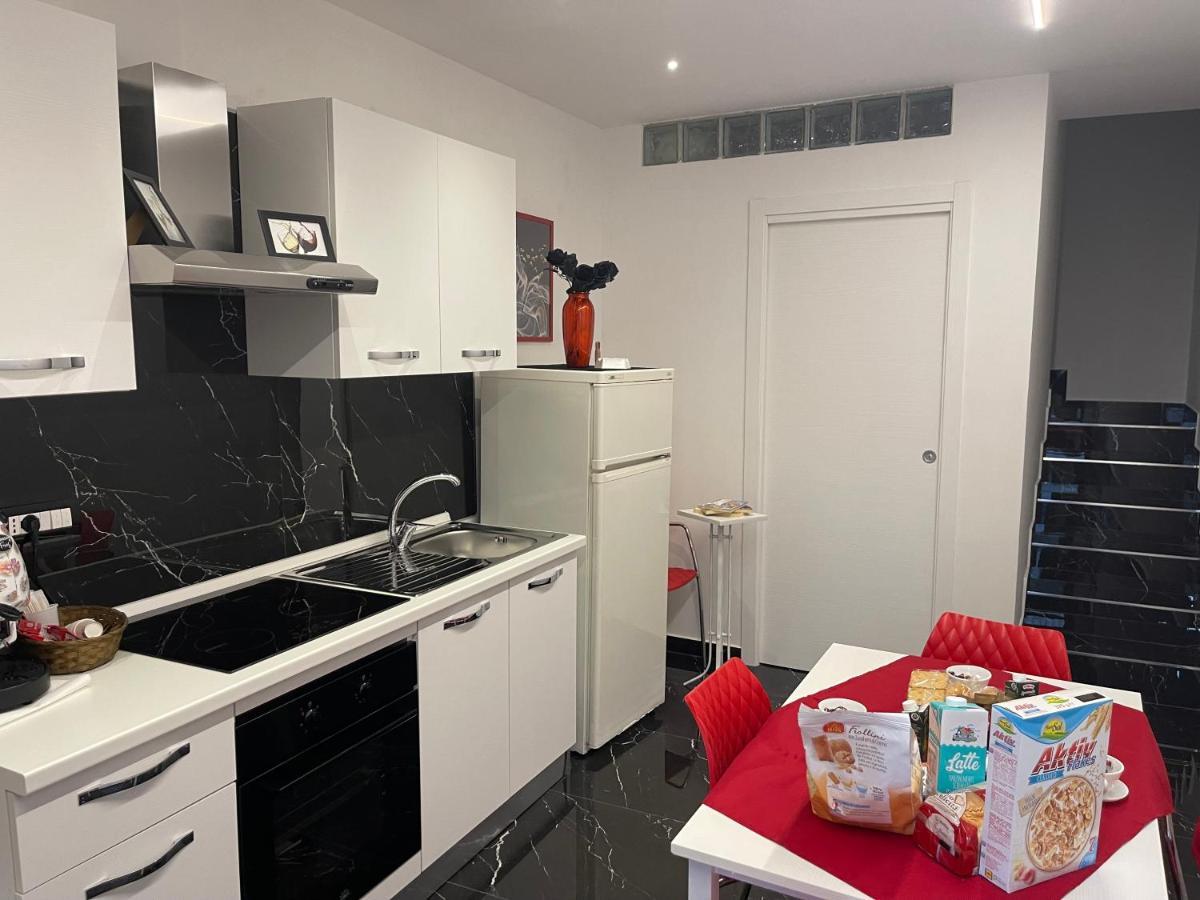 Hotel Lux House Naples Airport Esterno foto
