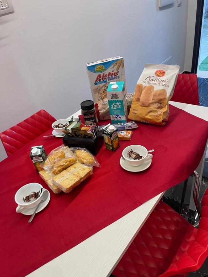 Hotel Lux House Naples Airport Esterno foto