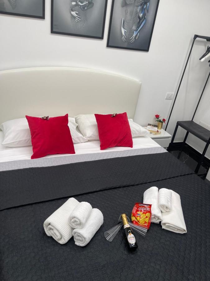 Hotel Lux House Naples Airport Esterno foto