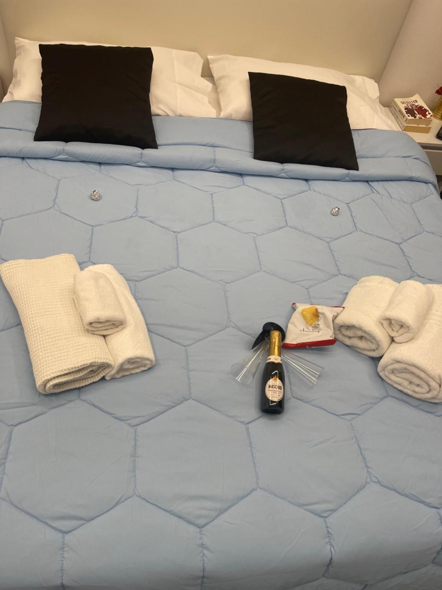 Hotel Lux House Naples Airport Esterno foto