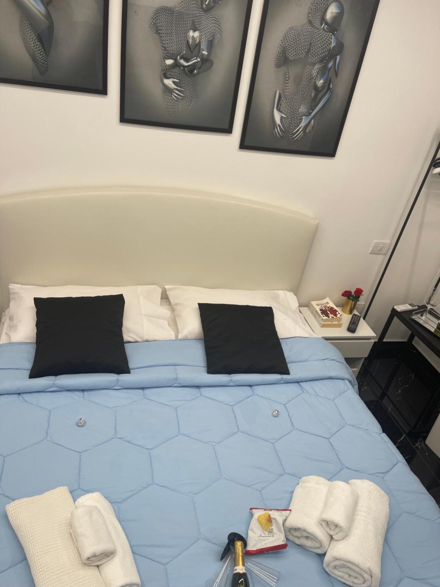 Hotel Lux House Naples Airport Esterno foto