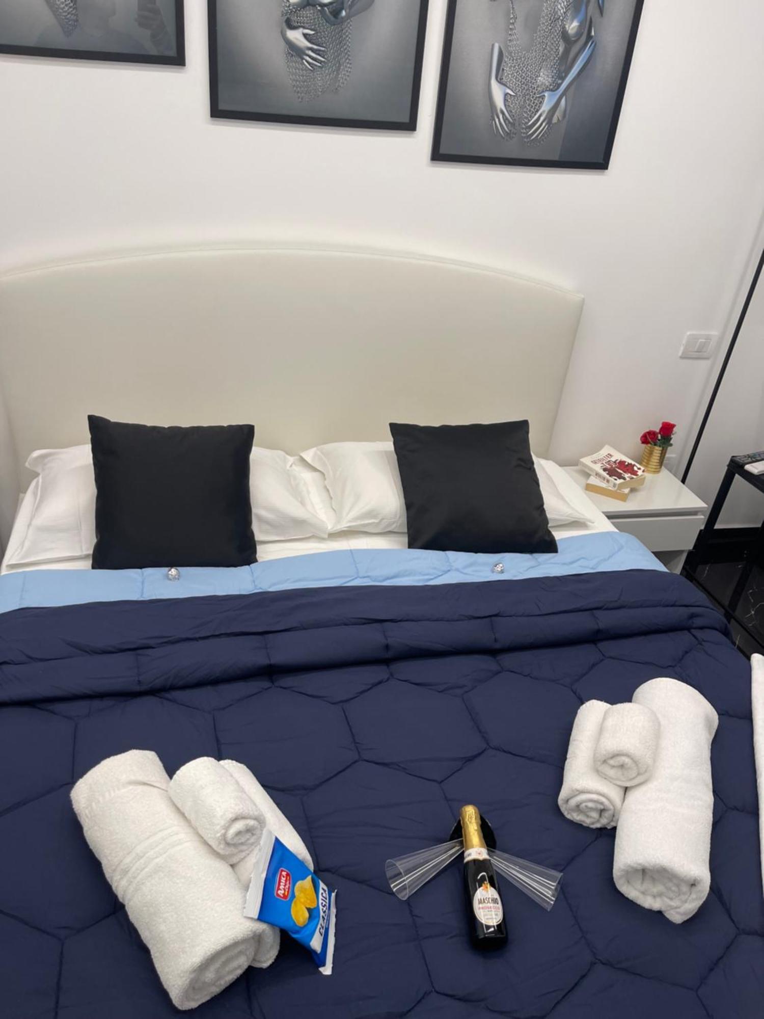Hotel Lux House Naples Airport Esterno foto