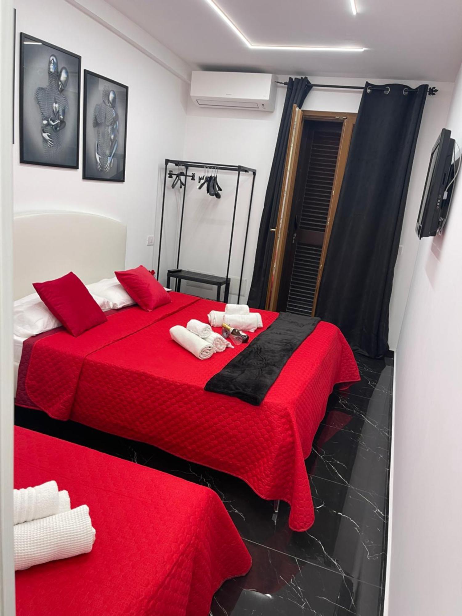 Hotel Lux House Naples Airport Esterno foto