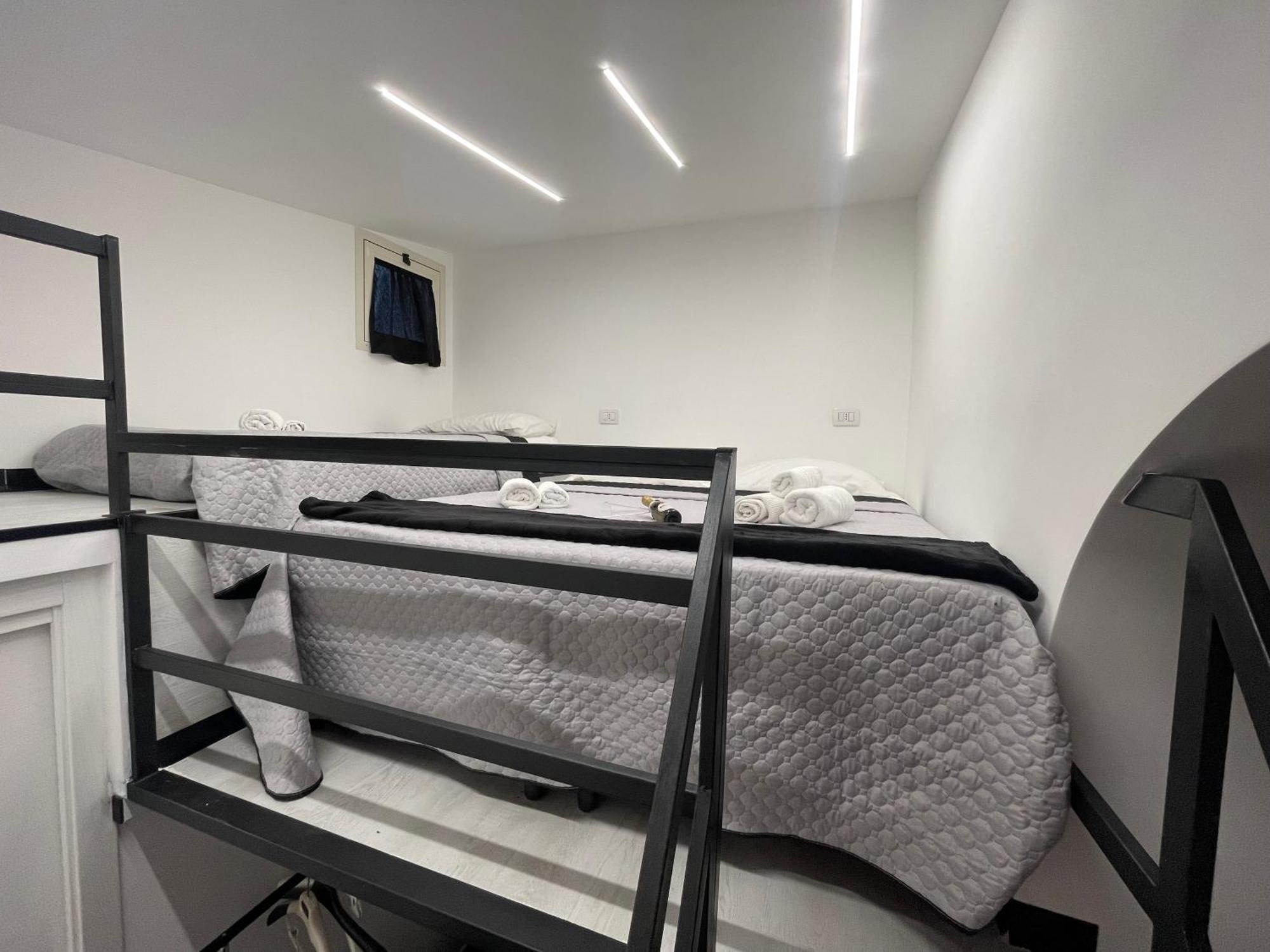 Hotel Lux House Naples Airport Esterno foto