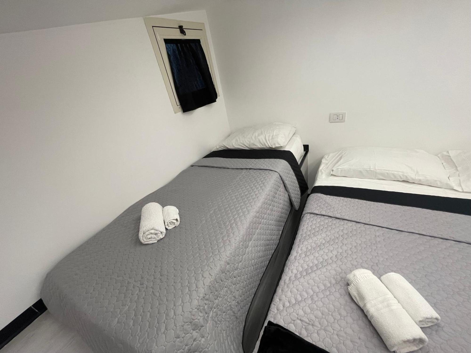 Hotel Lux House Naples Airport Esterno foto