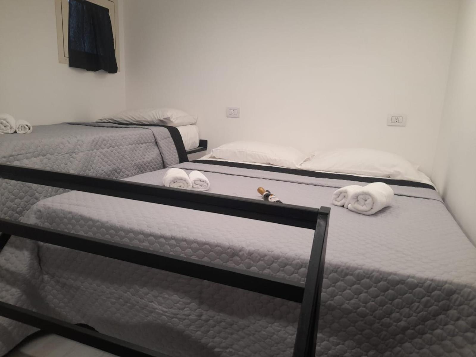 Hotel Lux House Naples Airport Esterno foto
