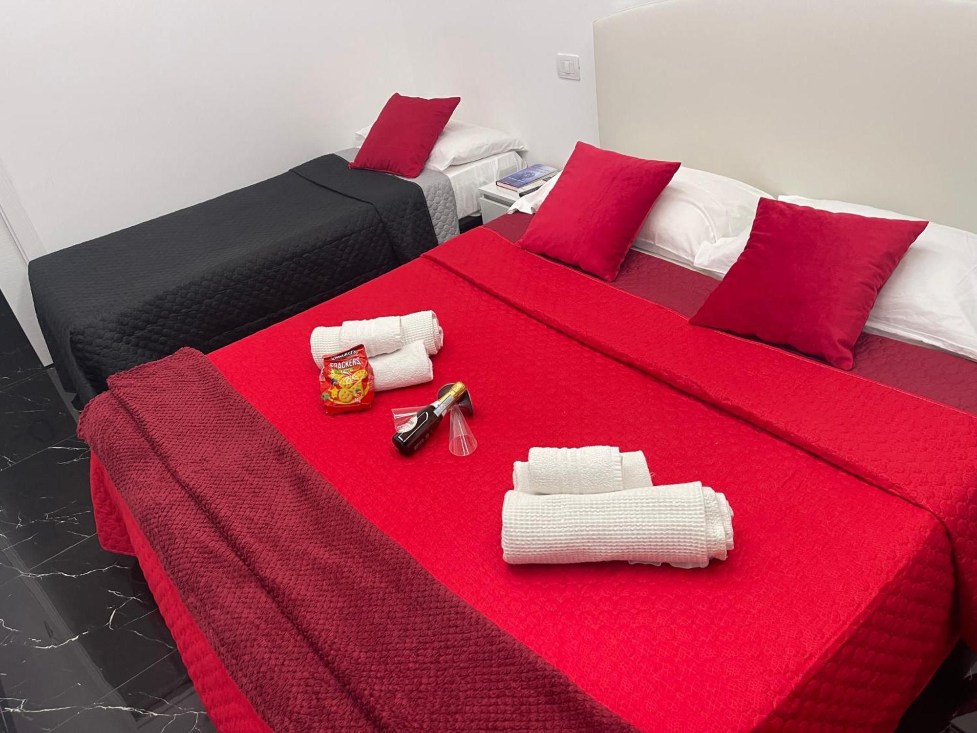 Hotel Lux House Naples Airport Esterno foto