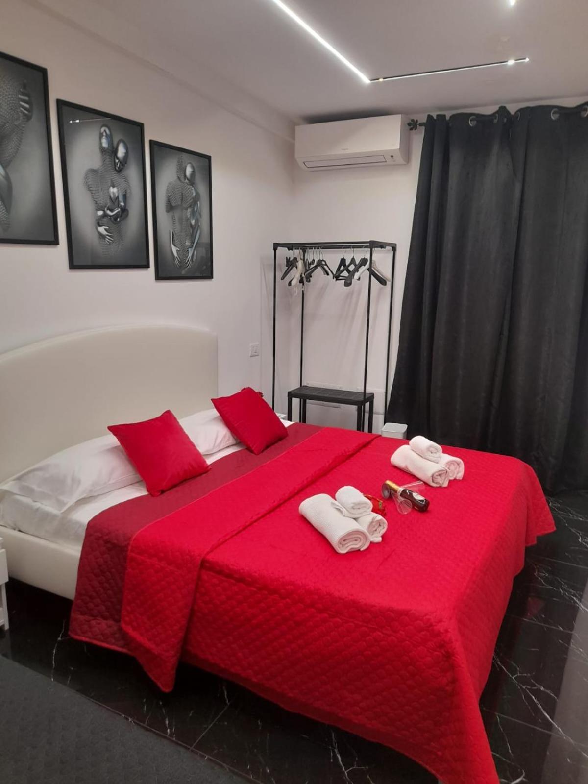 Hotel Lux House Naples Airport Esterno foto